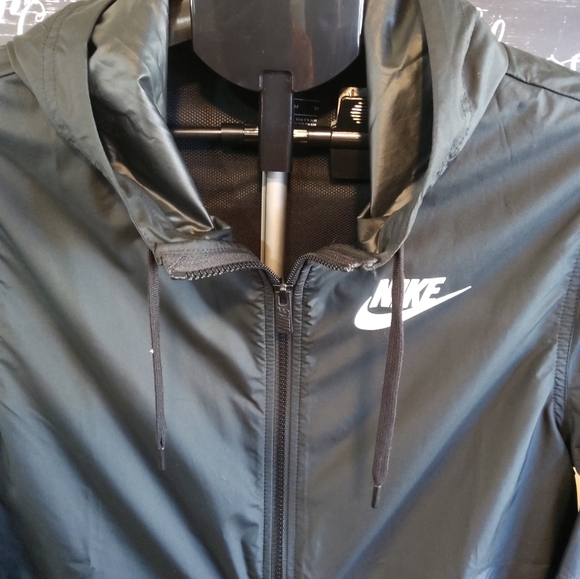 Nike Black Hooded Ladies Jacket - Picture 3 of 8